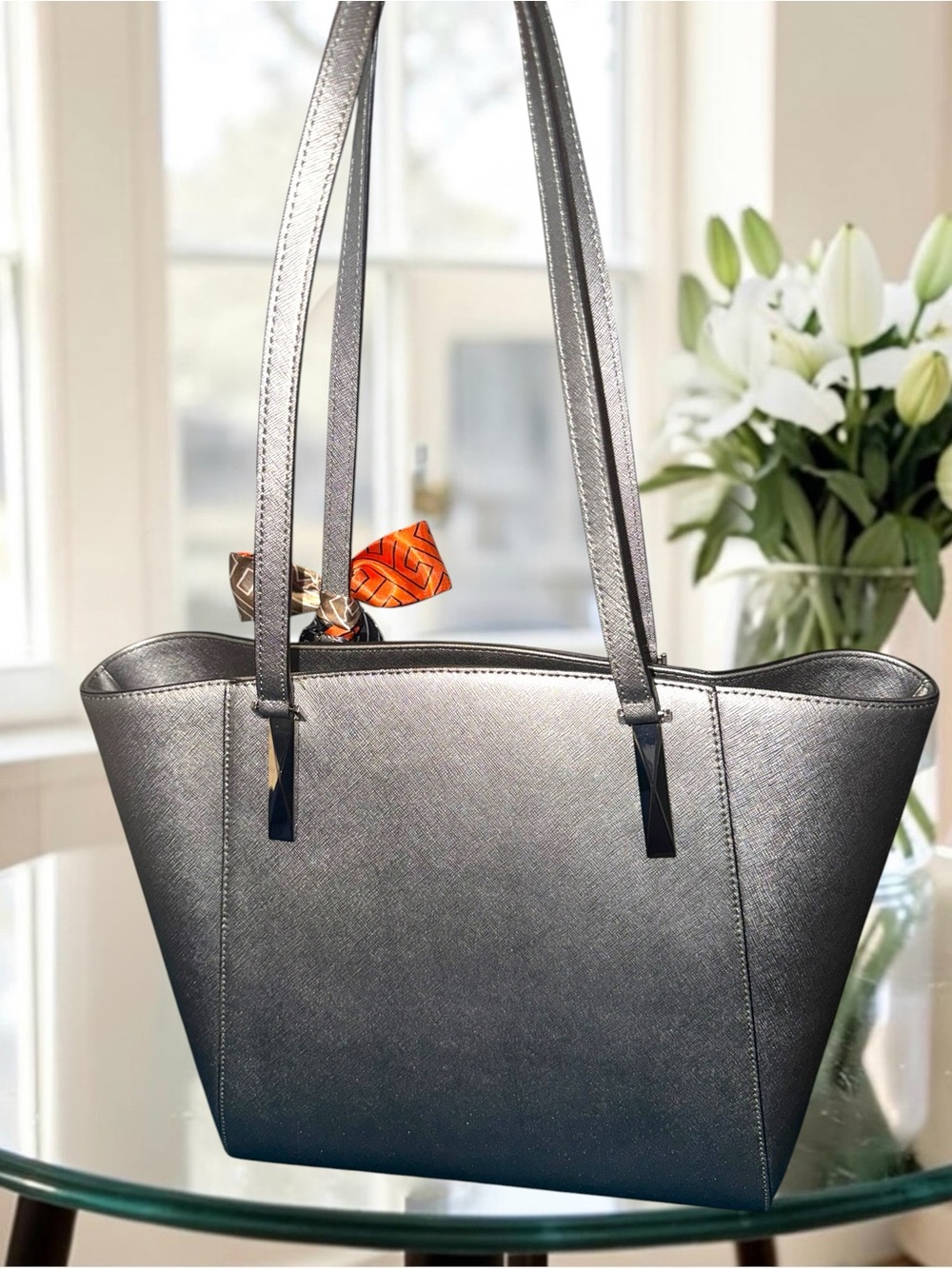 3FER Karl Lagerfeld Park Metallic Silver Tote with Matching Pouch & Accent Scarf - Picture 4 of 16